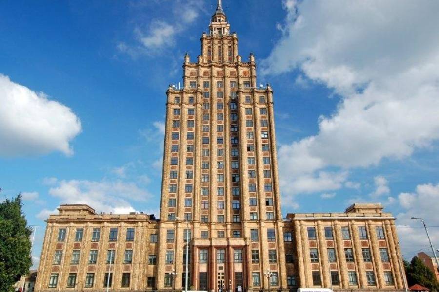 Здание Академии наук Латвии ветшает вместе с латвийской наукой. 