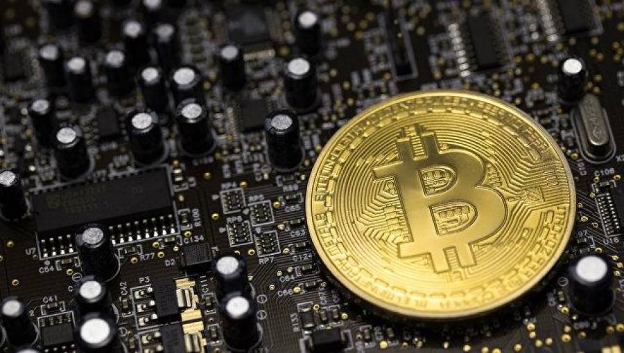 Курс биткоина превысил 12 тысяч долларов
