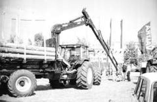 Valtra Forest против форвардера
