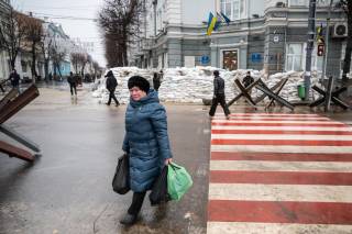 Украина: Житомир переведен на военное положение.