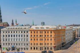 Не выдержав кризиса, закрывается самая старая гостиница в Риге