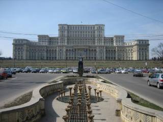 Парламентская площадь в Бухаресте.