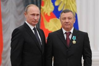 Президент РФ Владимир Путин (справа) и Аркадий Ротенберг