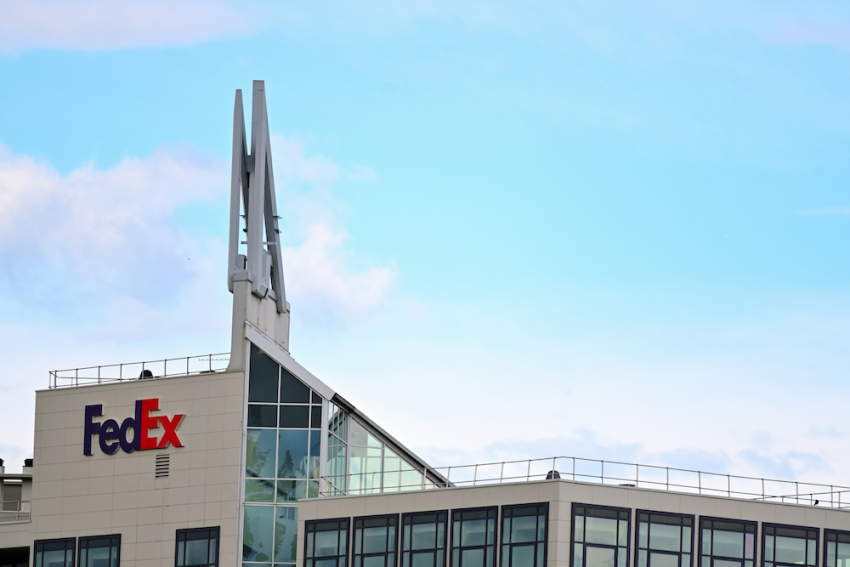 FedEx требует в суде от правительства США возврата уплаченных тарифов