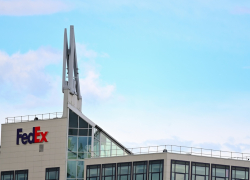 FedEx требует в суде от правительства США возврата уплаченных тарифов