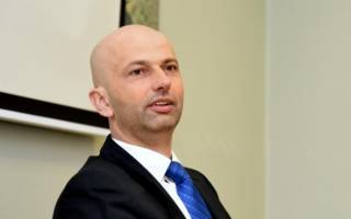 Чиновникам Латвии поднимут зарплаты - минимум до 5300 евро
