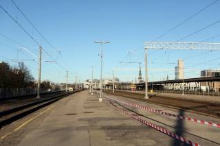 Ремонт давно плачет по латвийским перронам.
