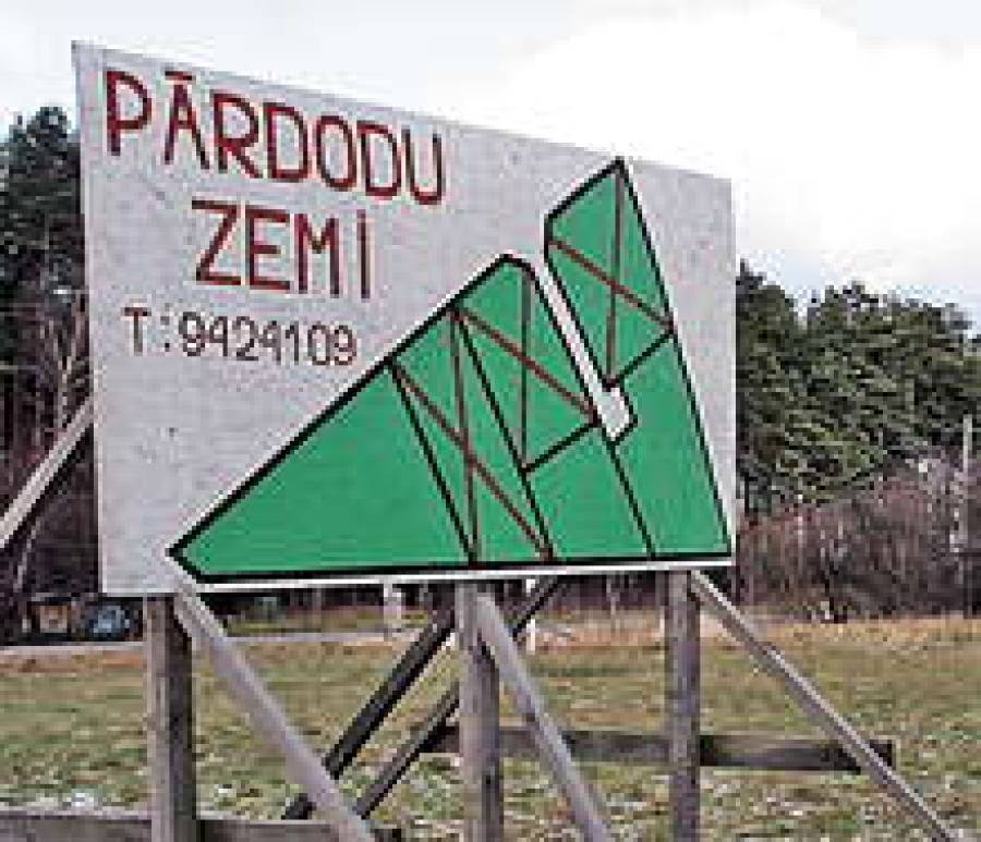 Число регистраций новых земельных участков за последний летний месяц возросло на 10%.