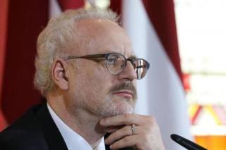 Президент провозгласил поправки к закону о повышении минимальной заработной платы