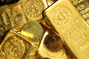 Золото штурмует $4000, а Уолл-стрит уходит в минус