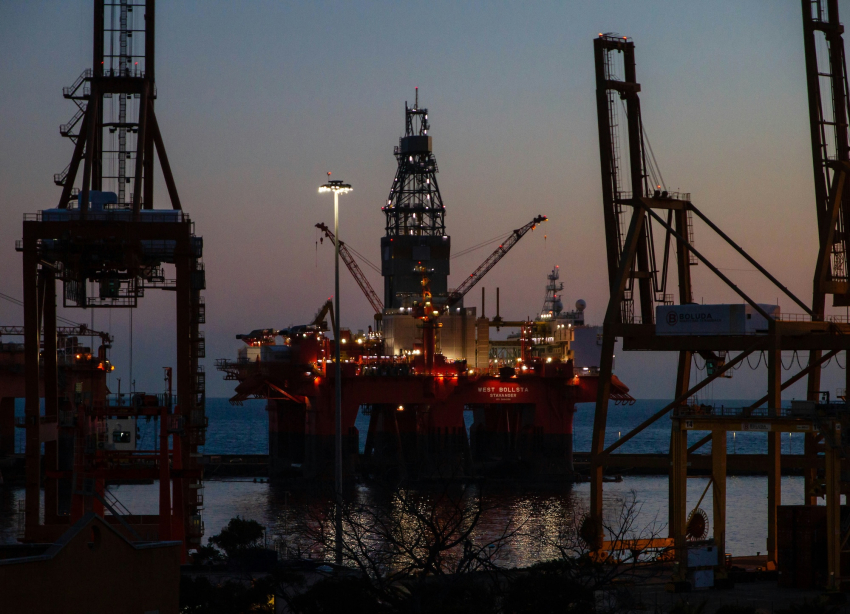 Нефть превысила 100 долларов за баррель