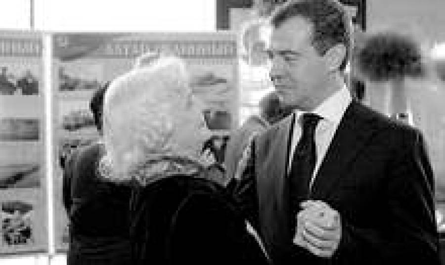 Пока Медведев танцевал, его собирались убить?