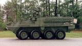 Американские бронетранспортеры Stryker выезжают на латвийскую землю.