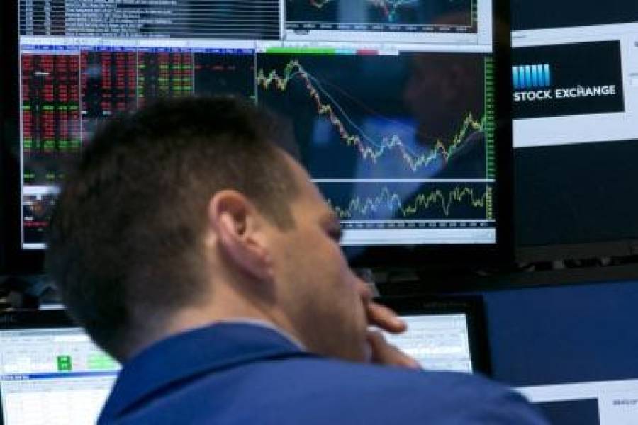 Цена на нефть упала ниже 50 долларов за баррель