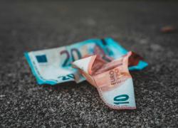 Eurostat: Годовая инфляция в еврозоне в апреле осталась стабильной