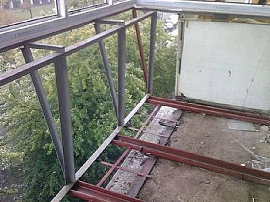 До 4000 евро: большинству балконов «хрущевок» нужны ремонт или демонтаж