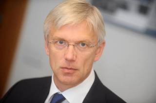 Премьер: финансирование партий надо увеличивать постепенно