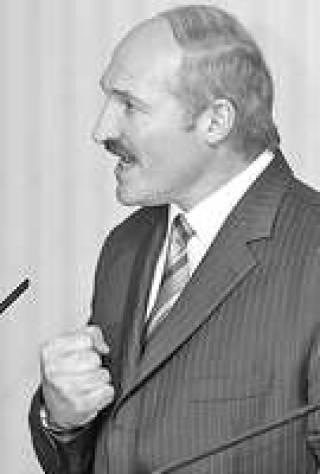 А.Лукашенко: “Россия должна оплатить все услуги, полученные здесь бесплатно”.