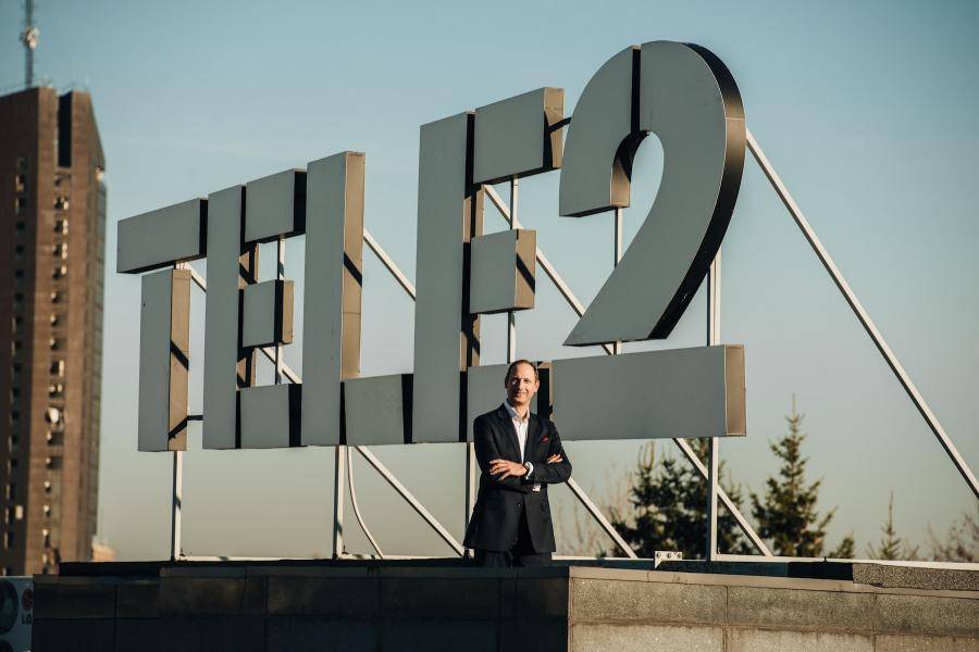 Председатель правления латвийского “Tele2” Валдис Ванцович заставил своих клиентов платить по европейским счетам.