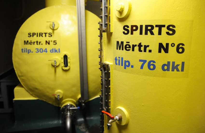 Производство спирта в Латвии за девять месяцев сократилось вдвое