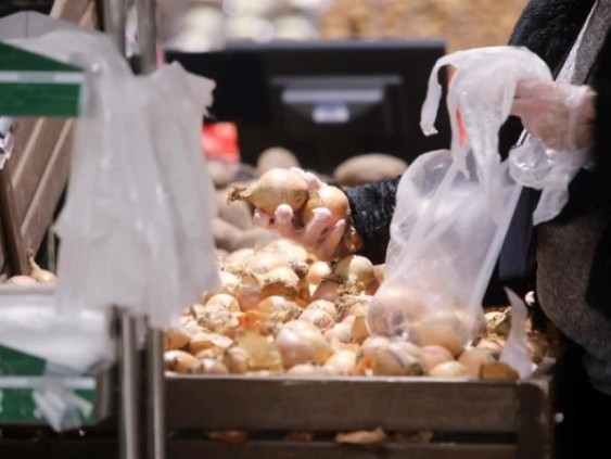 Жителям Латвии объяснили, как власти будут снижать цены на продукты питания