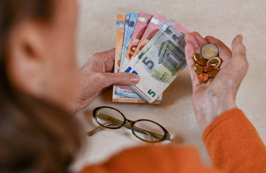 Банк Латвии продвигает новые механизмы изъятия пенсий второго уровня