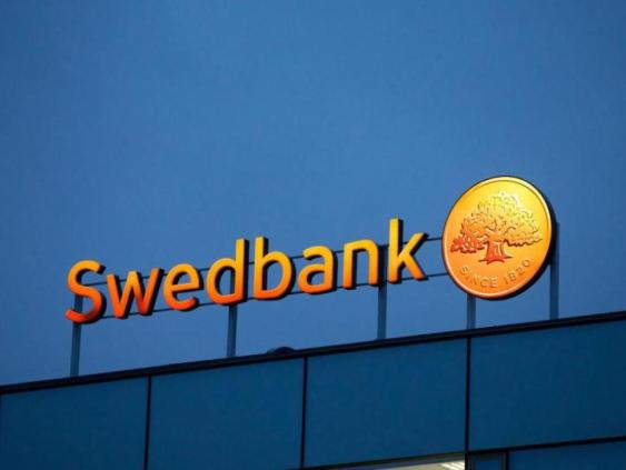 Swedbank назвал страны, в которые больше не будет переводить платежи