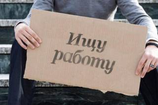 Сейм продлил срок выплат пособий по безработице, но отказался увеличивать сумму
