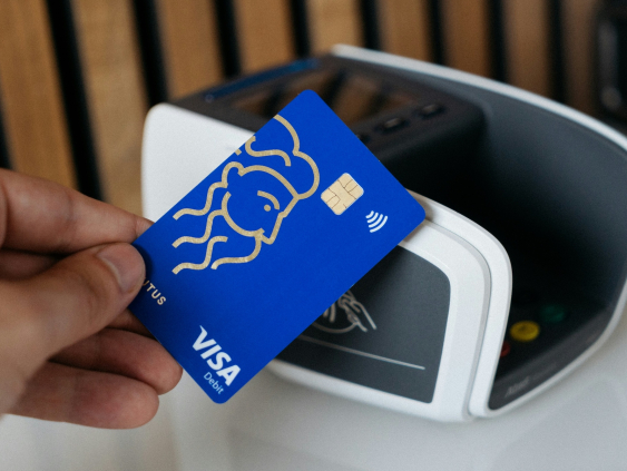 На Кубе прекратят принимать карты Visa и Mastercard