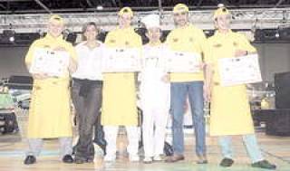 Иньяцио Роса и его ученики с дипломами ассоциации.