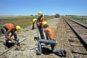 Сильная статистика из США обрушила ожидания по ставкам и охладила рынки