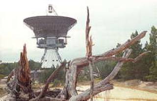 С помощью радиотелескопа RT-32, расположенного в Ирбене, ученые могут следить за радиоизлучениями Солнца, зарядами от потоков метеоритов и хвостов комет, фиксировать космические бури.