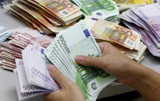 Латвийцы в прошлом году получили из-за рубежа на 218 млн евро больше, чем отправили
