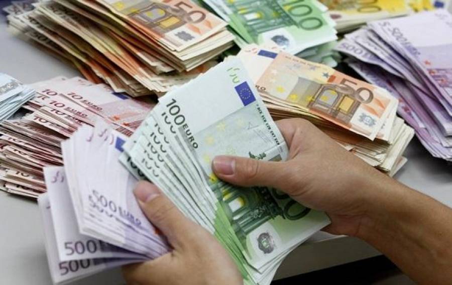 Латвийцы в прошлом году получили из-за рубежа на 218 млн евро больше, чем отправили