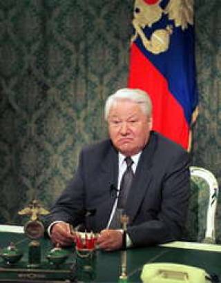  Президент РФ Борис ЕЛЬЦИН: &quot;Москва никогда не отдаст Северный Кавказ, этого не бу дет никогда, разговоры об этом — болтовня&quot;. 