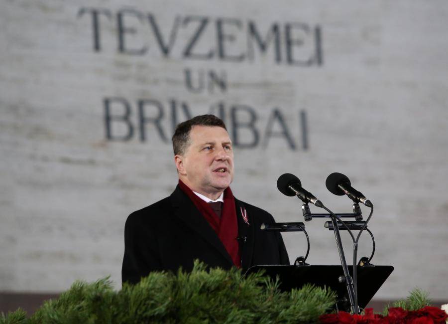 Президент на Рождество призвал верить в чудо