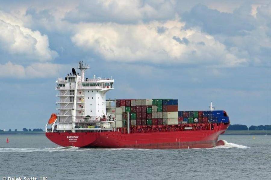 В Балтийском море загорелось судно с опасным грузом