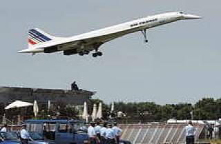 “Конкорд” авиакомпании Air France, совершавший рейс Париж — Нью-Йорк, разбился под Парижем 25 июля 2000 года.