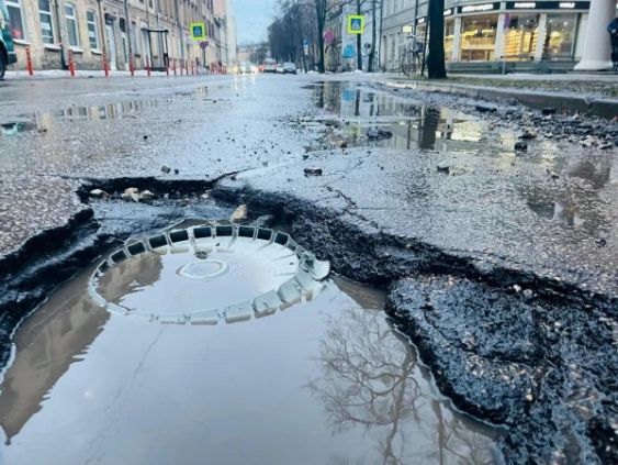 Рижская дума не намерена выплачивать компенсацию за ущерб, причиненный выбоинами