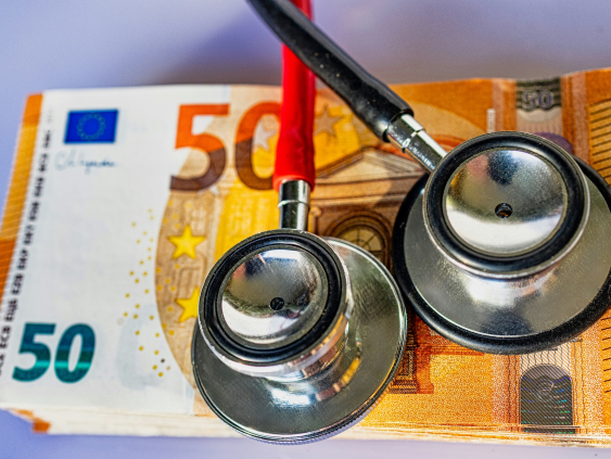 Расходы на медицину растут: жители требуют повысить налоговый лимит