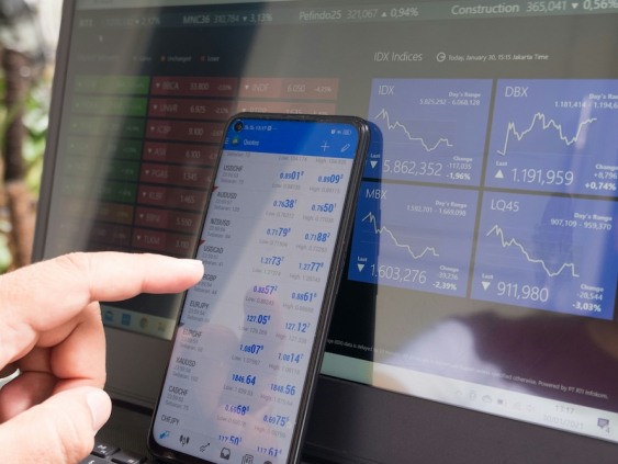 Резкое падение нефти поддержало европейские биржи