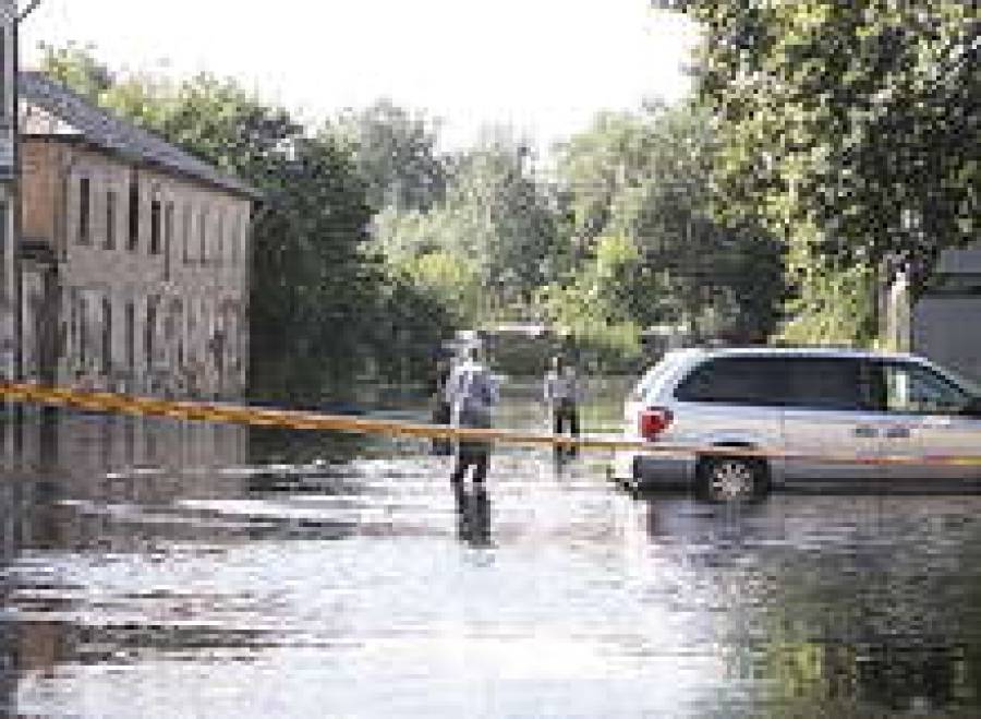 Устранить затор в трубе удалось только к вечеру.