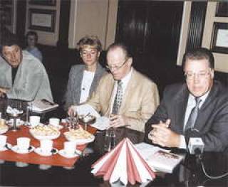  Тихо! Идет дискуссия.