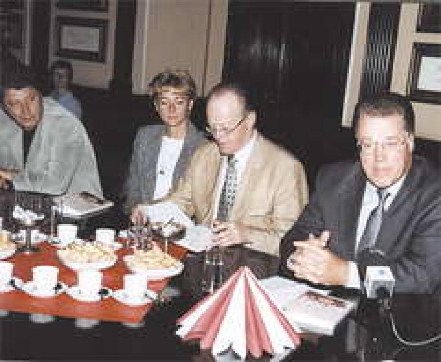  Тихо! Идет дискуссия.