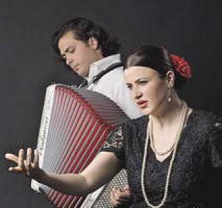 Bucharest Tango с неотразимой солисткой Оаной Каталиной Кизу.