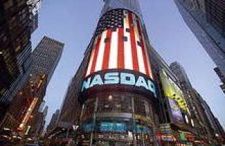 Нити гигантской финансовой пирамиды тянулись к NASDAQ.