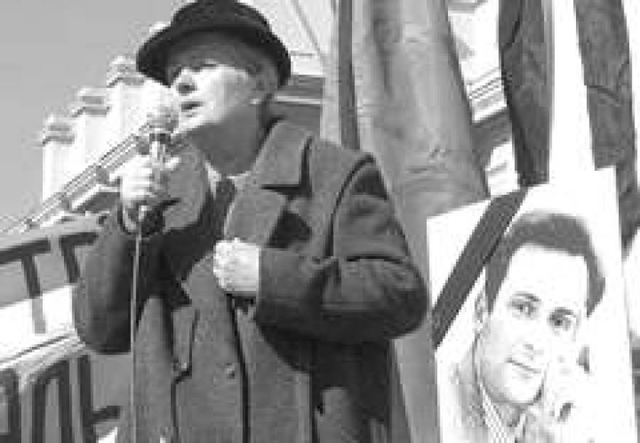 Белые нитки. Ими продолжают шить дело журналиста Гонгадзе.