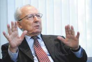 Жак Делор: &quot;Евро на грани краха, а все делают вид, что ничего не происходит&quot;.