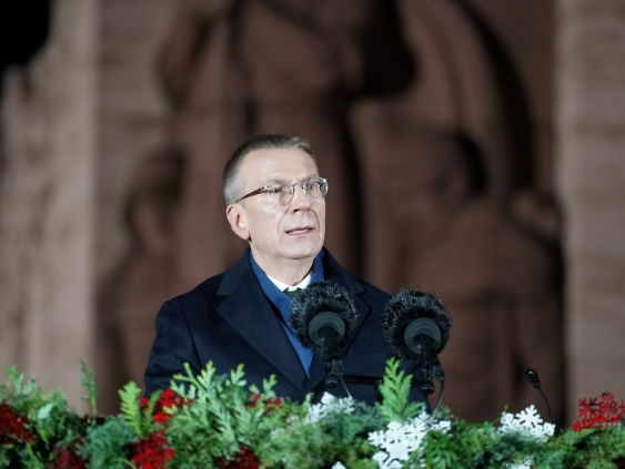 Свою отчизну и свободу нужно защищать, а не играть ими - президент