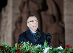 Свою отчизну и свободу нужно защищать, а не играть ими - президент